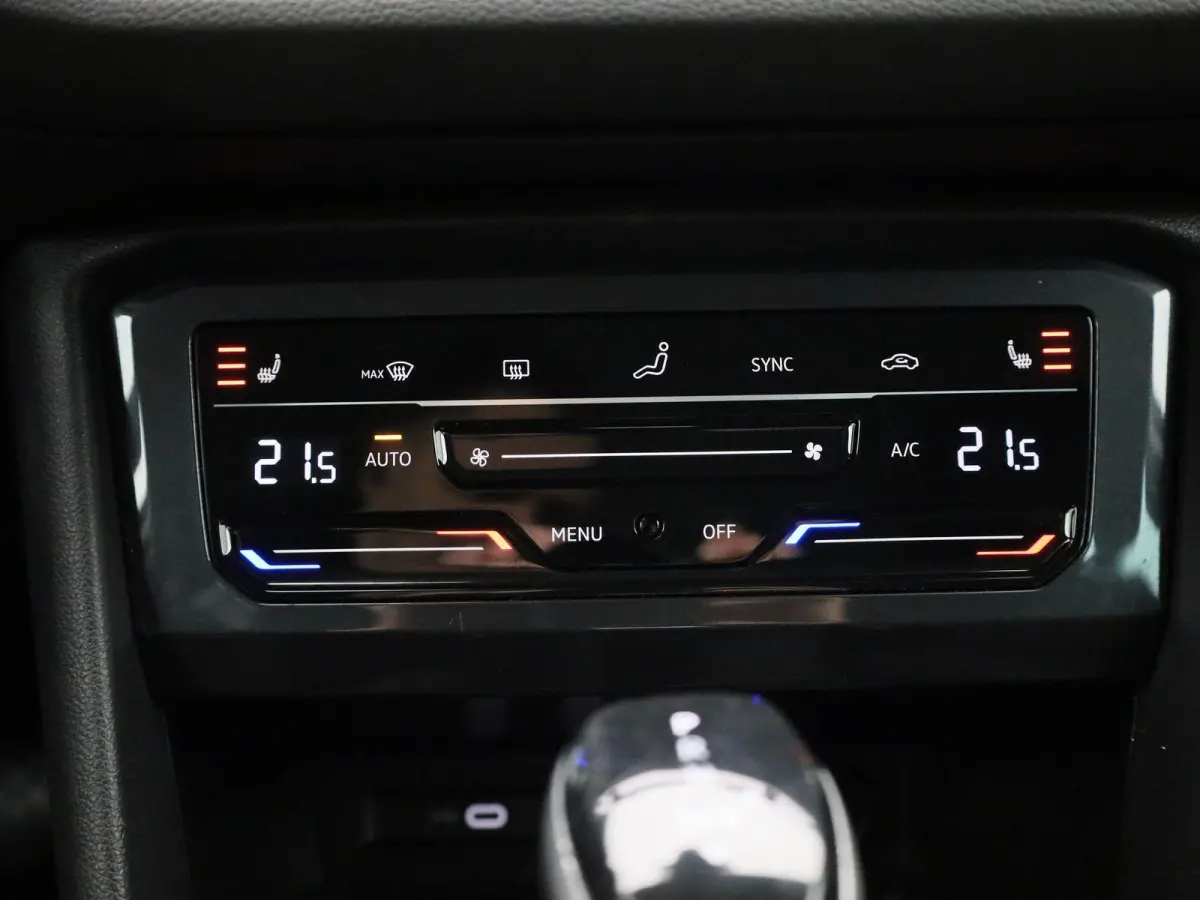 1.4 TSI eHybrid Life 245 PK| Dealeronderhouden | Navigatie | Stoelverwarming | Stuurwielverwarming | Achterklep Elektrisch | Climatronic | Digitale Cockpit | Achteruitrijcamera