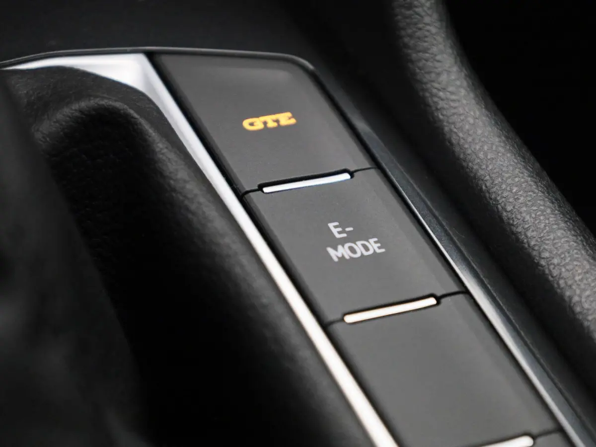 1.4 TSI eHybrid Life 245 PK| Dealeronderhouden | Navigatie | Stoelverwarming | Stuurwielverwarming | Achterklep Elektrisch | Climatronic | Digitale Cockpit | Achteruitrijcamera