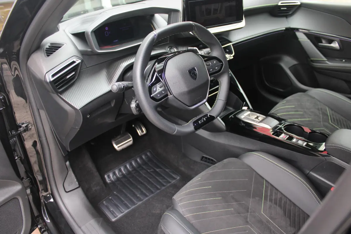1.2 Hybrid 145PK AUTOMAAT GT PACK | ELEKTRISCH BEDIENBARE BESTUURDERSSTOEL MET MASSAGE FUNCTIE | ALCANTARA BEKLEDING | STOEL VERWARMING | ADAPTIVE CRUISE CONTROL | DAB+ RADIO | APPLE CARPLAY