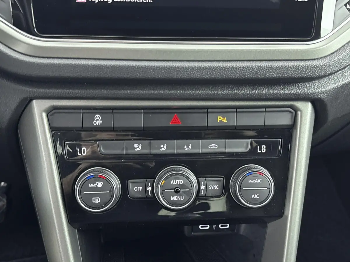 1.0 TSI Style | CLIMATE CONTROL | CRUISE CONTROL | PARKEERSENSOREN | NAVIGATIE | LMV | APPLE CARPLAY / ANDROID AUTO |