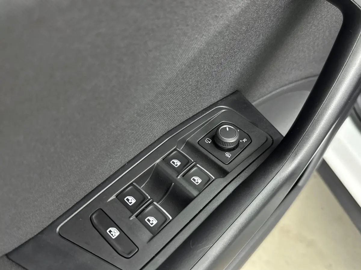 1.0 TSI Style | CLIMATE CONTROL | CRUISE CONTROL | PARKEERSENSOREN | NAVIGATIE | LMV | APPLE CARPLAY / ANDROID AUTO |
