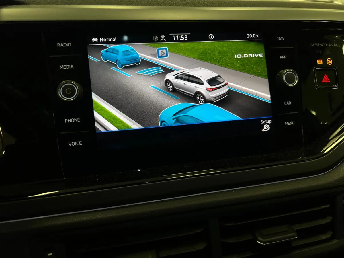 1.0 TSI R-LINE - AUTOMAAT - Business / Stoelverw. / Trekh. /