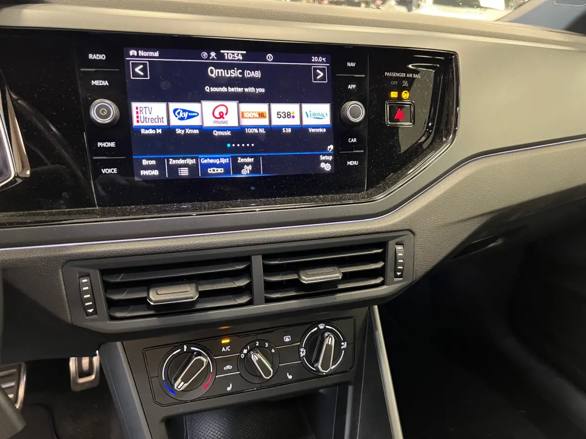 1.0 TSI R-LINE - AUTOMAAT - Business / Stoelverw. / Trekh. /