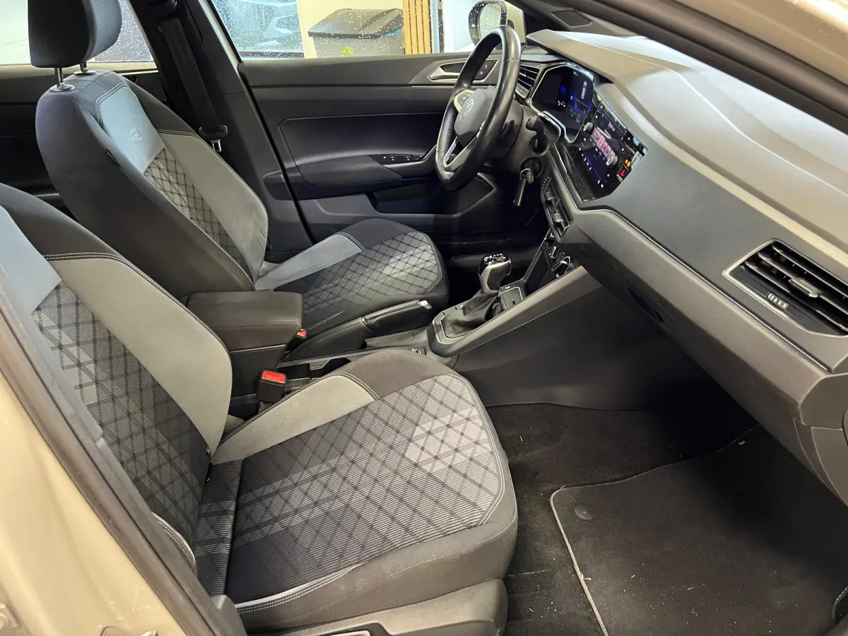 1.0 TSI R-LINE - AUTOMAAT - Business / Stoelverw. / Trekh. /