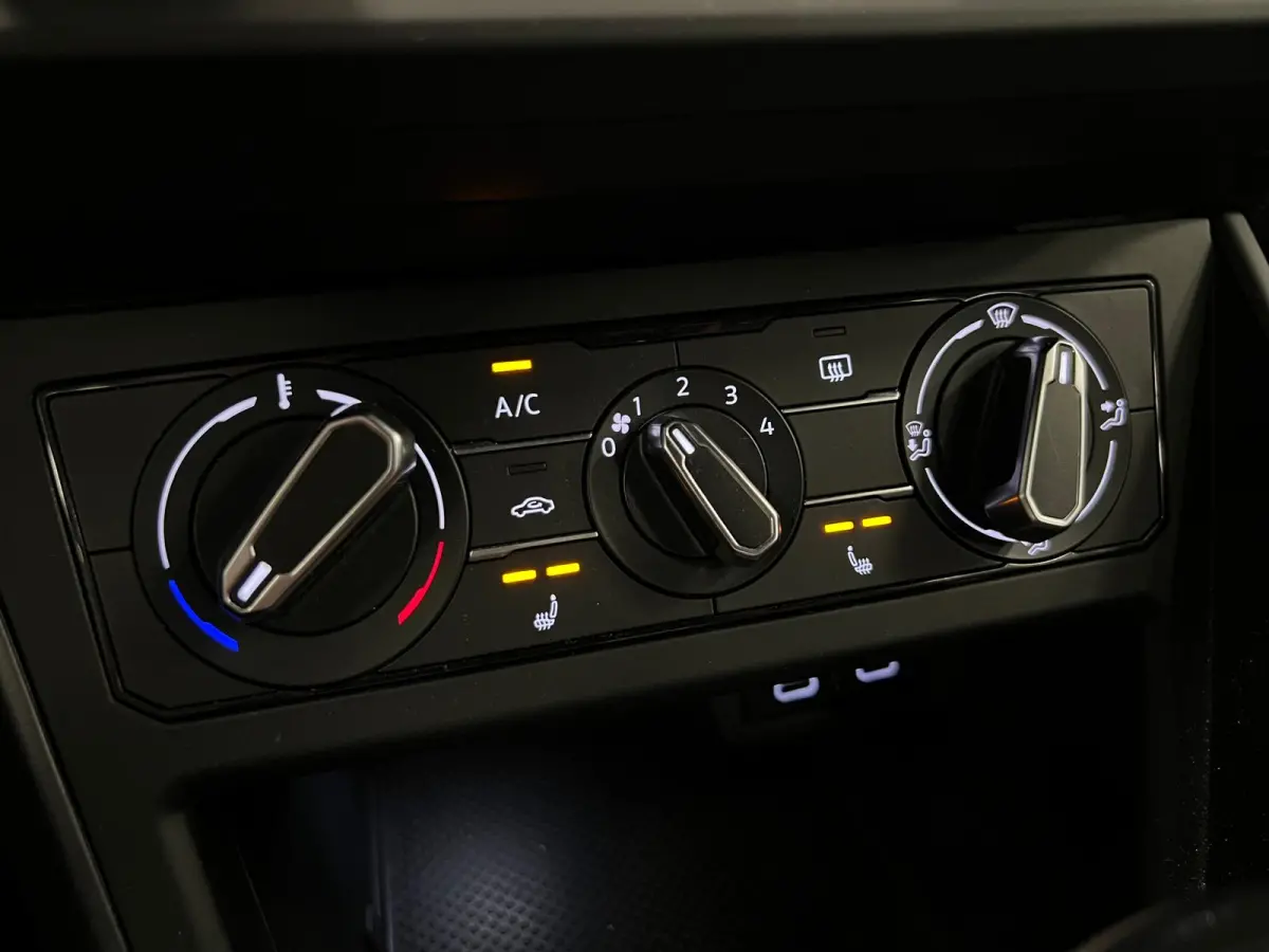 1.0 TSI R-LINE - AUTOMAAT - Business / Stoelverw. / Trekh. /
