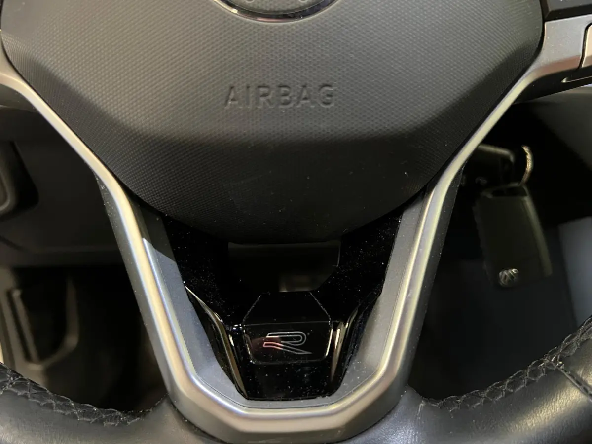 1.0 TSI R-LINE - AUTOMAAT - Business / Stoelverw. / Trekh. /