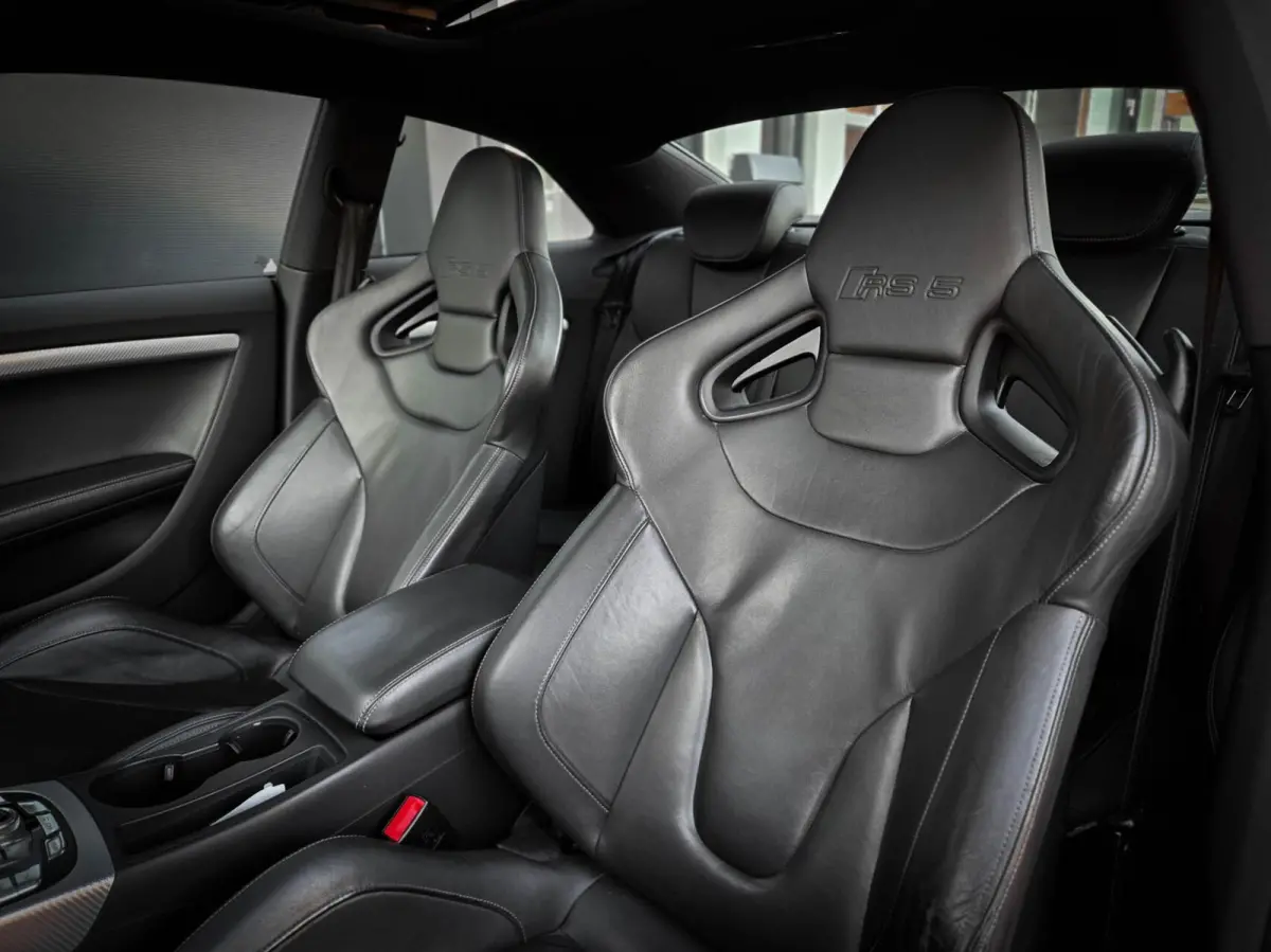 4.2 FSI RS 5 quattro
