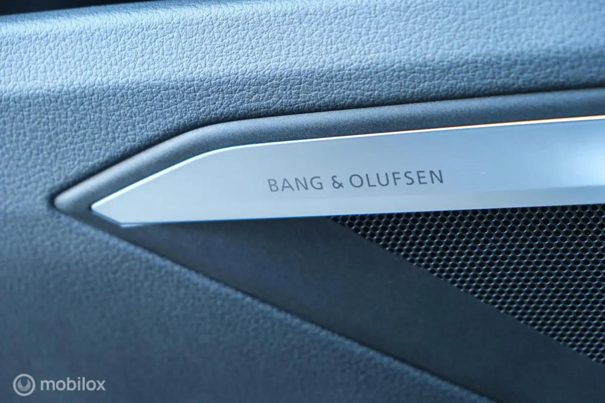 55 quattro Business edition Plus 95 kWh | Pano | ACC | HUD | B&O | Luchtvering | Stoelverwarming voor en achter | Trekhaak | Ambient | 360 | Clima achterin | Galaxisblauw metallic