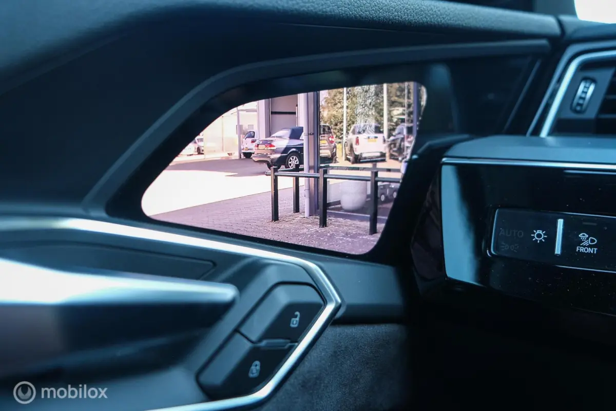 55 quattro Business edition Plus 95 kWh | Pano | ACC | HUD | B&O | Luchtvering | Stoelverwarming voor en achter | Trekhaak | Ambient | 360 | Clima achterin | Galaxisblauw metallic