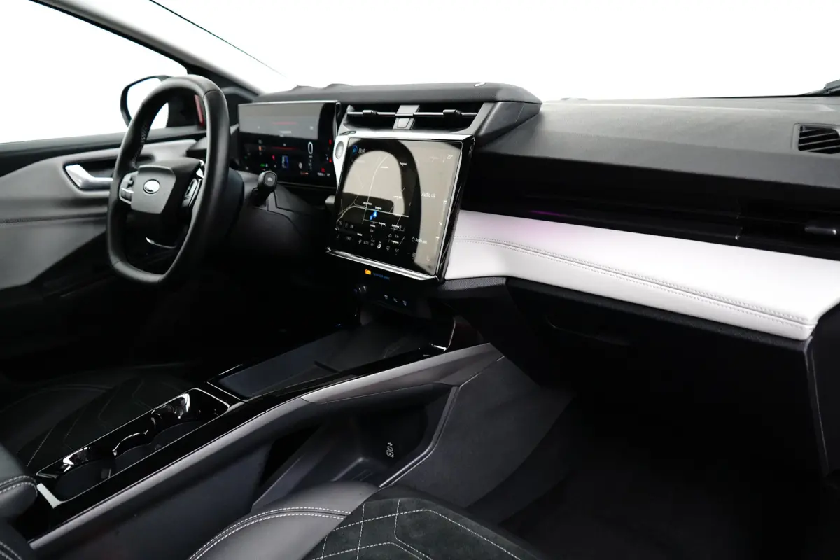 Premium 44 kWh FWD 168pk | Stoelverwarming | B&O Audio | Apple Carplay | Camera | Adap. Cruise