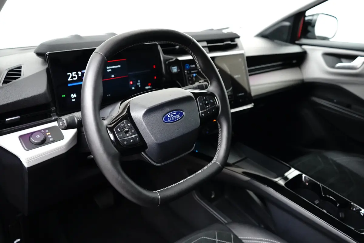 Premium 44 kWh FWD 168pk | Stoelverwarming | B&O Audio | Apple Carplay | Camera | Adap. Cruise