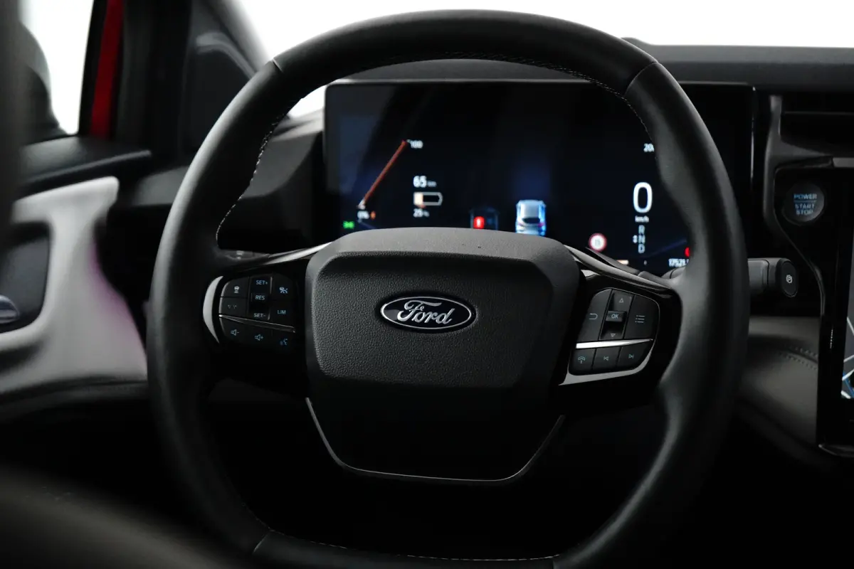 Premium 44 kWh FWD 168pk | Stoelverwarming | B&O Audio | Apple Carplay | Camera | Adap. Cruise