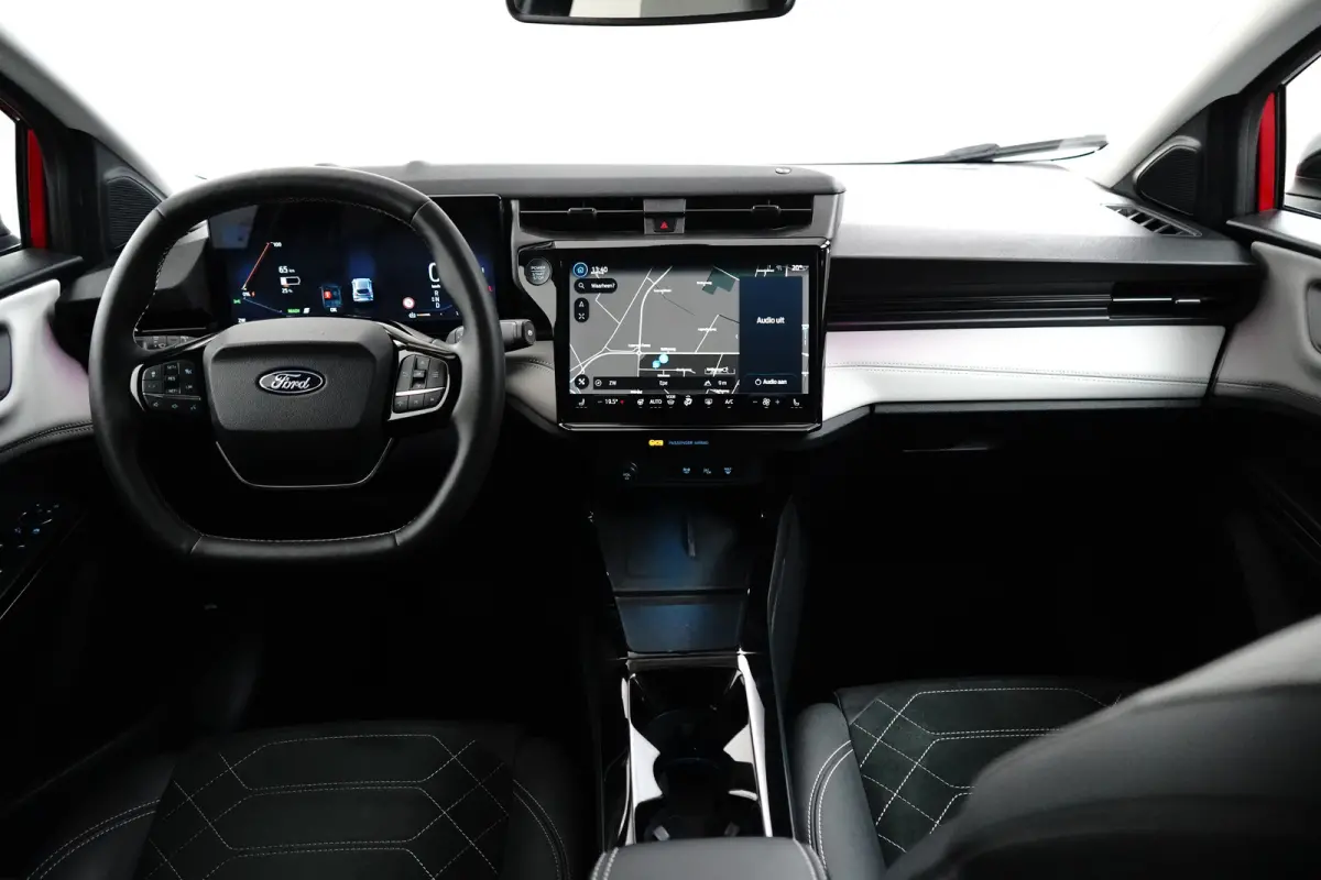 Premium 44 kWh FWD 168pk | Stoelverwarming | B&O Audio | Apple Carplay | Camera | Adap. Cruise