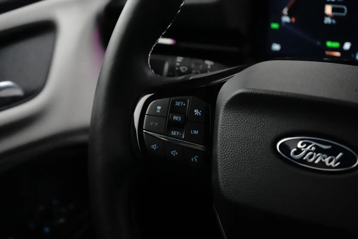 Premium 44 kWh FWD 168pk | Stoelverwarming | B&O Audio | Apple Carplay | Camera | Adap. Cruise