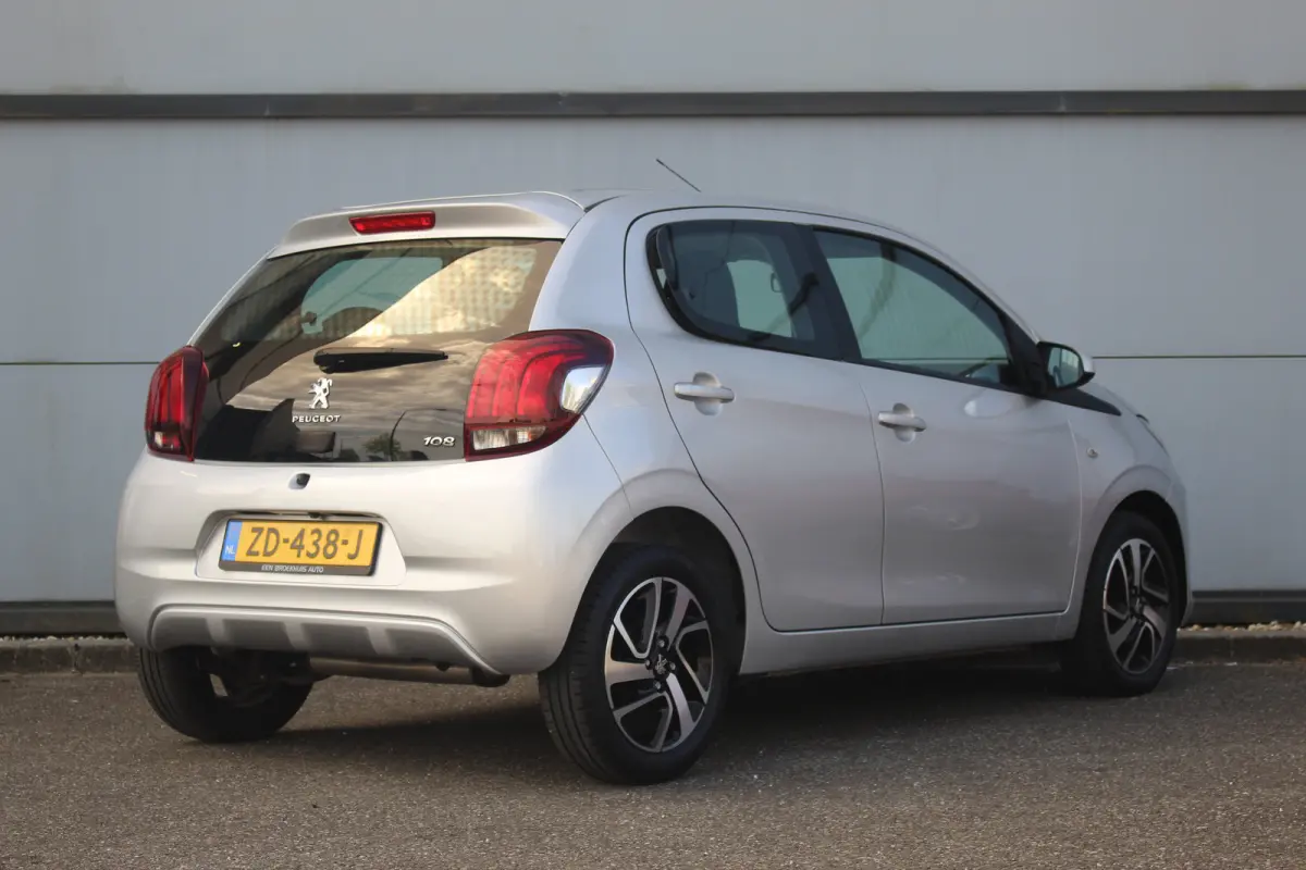 1.0 e-VTi Allure | Climate C. | Camera | Navi | LMV 15" | Limiter | Mistlampen | DAB | Climate C. | Camera | Navi | LMV 15" | Limiter | Mistlampen | DAB |