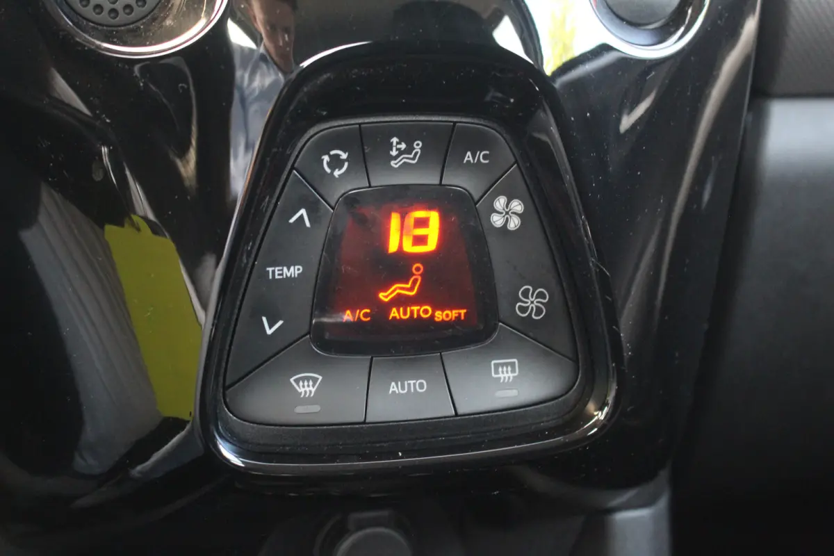 1.0 e-VTi Allure | Climate C. | Camera | Navi | LMV 15" | Limiter | Mistlampen | DAB | Climate C. | Camera | Navi | LMV 15" | Limiter | Mistlampen | DAB |