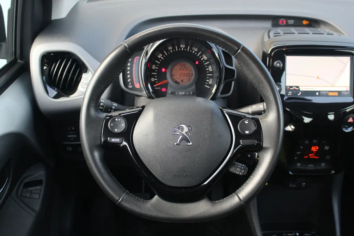 1.0 e-VTi Allure | Climate C. | Camera | Navi | LMV 15" | Limiter | Mistlampen | DAB | Climate C. | Camera | Navi | LMV 15" | Limiter | Mistlampen | DAB |
