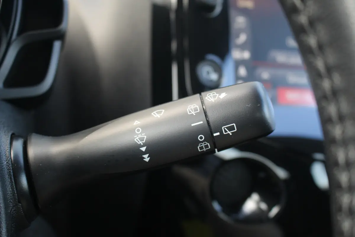 1.0 e-VTi Allure | Climate C. | Camera | Navi | LMV 15" | Limiter | Mistlampen | DAB | Climate C. | Camera | Navi | LMV 15" | Limiter | Mistlampen | DAB |