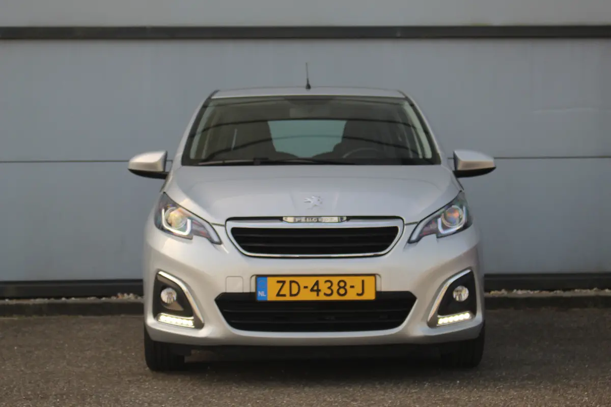 1.0 e-VTi Allure | Climate C. | Camera | Navi | LMV 15" | Limiter | Mistlampen | DAB | Climate C. | Camera | Navi | LMV 15" | Limiter | Mistlampen | DAB |