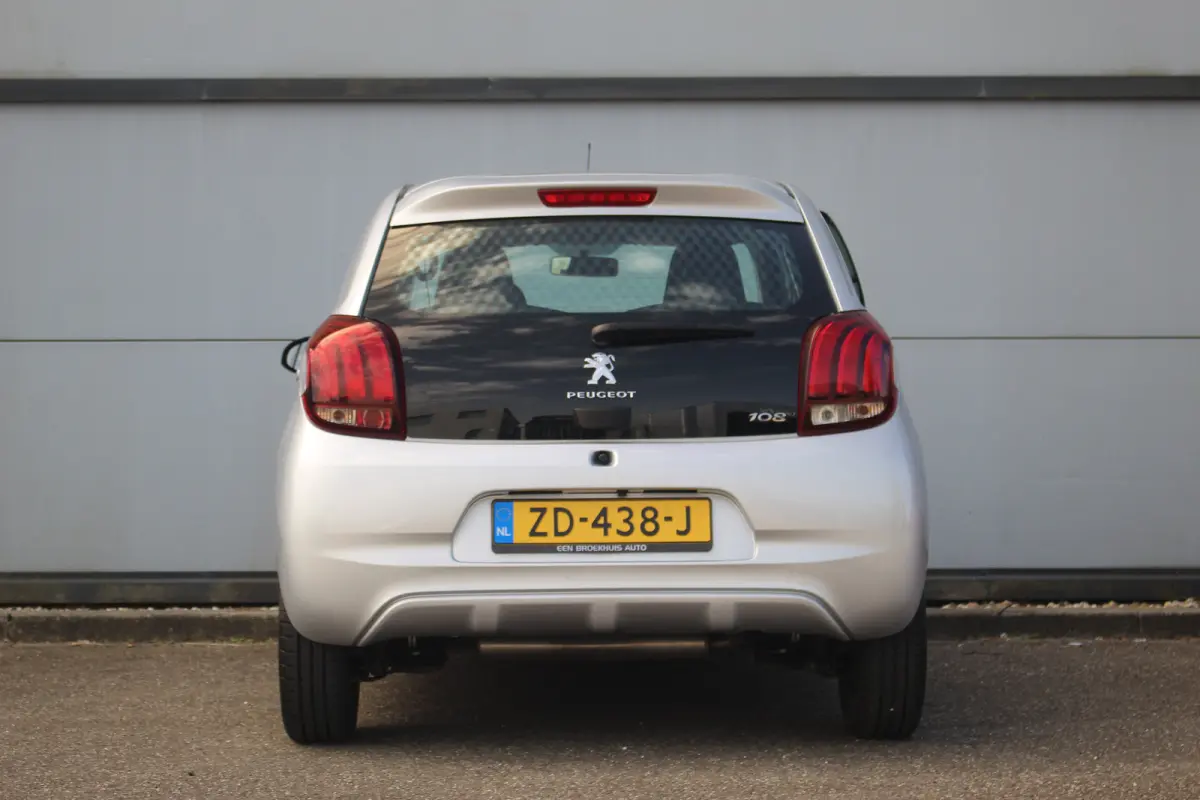 1.0 e-VTi Allure | Climate C. | Camera | Navi | LMV 15" | Limiter | Mistlampen | DAB | Climate C. | Camera | Navi | LMV 15" | Limiter | Mistlampen | DAB |