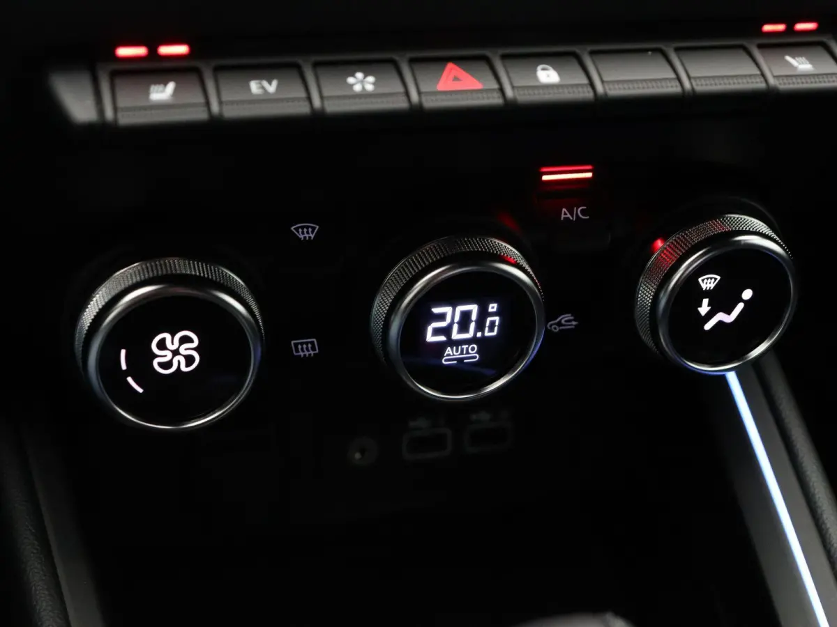 1.6 E-Tech Full Hybrid 145 esprit Alpine | Adaptive cruise control | Climate control | Sportstoelen | Apple carplay / Android auto | Achteruitrijcamera |