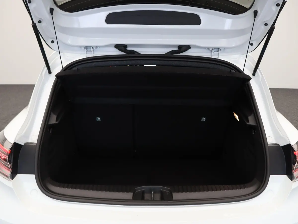 1.6 E-Tech Full Hybrid 145 esprit Alpine | Adaptive cruise control | Climate control | Sportstoelen | Apple carplay / Android auto | Achteruitrijcamera |