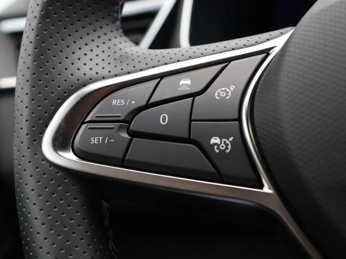 1.6 E-Tech Full Hybrid 145 esprit Alpine | Adaptive cruise control | Climate control | Sportstoelen | Apple carplay / Android auto | Achteruitrijcamera |