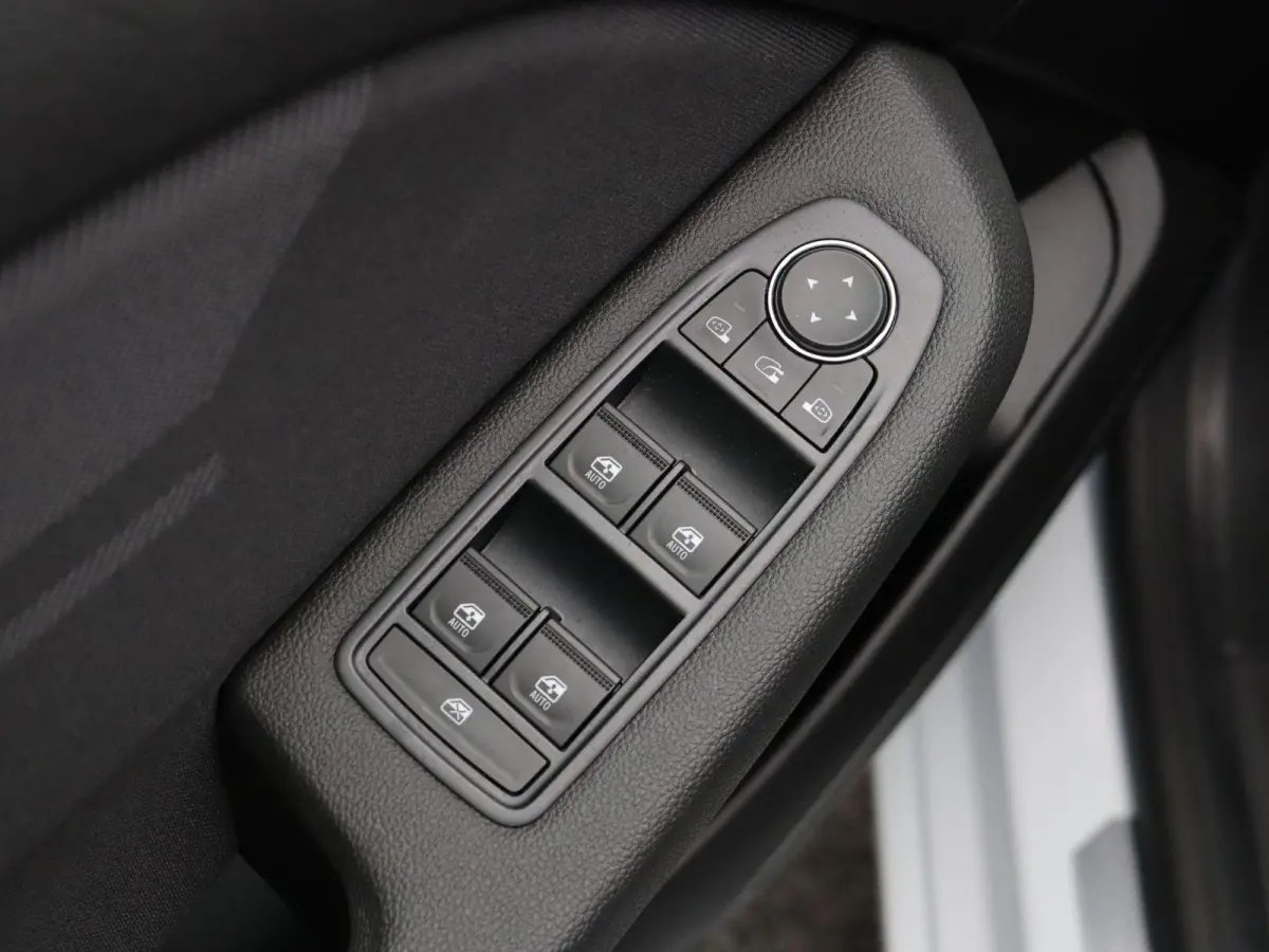 1.6 E-Tech Full Hybrid 145 esprit Alpine | Adaptive cruise control | Climate control | Sportstoelen | Apple carplay / Android auto | Achteruitrijcamera |