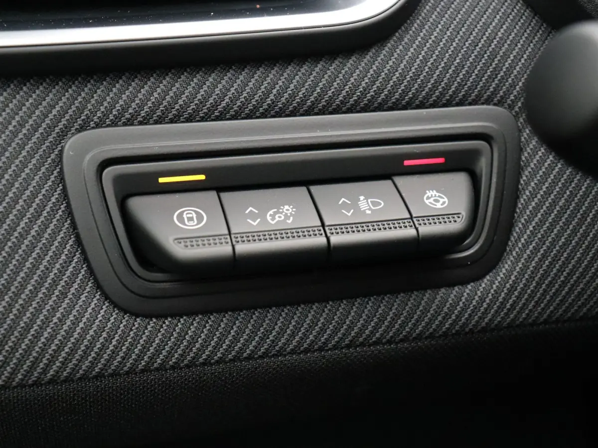 1.6 E-Tech Full Hybrid 145 esprit Alpine | Adaptive cruise control | Climate control | Sportstoelen | Apple carplay / Android auto | Achteruitrijcamera |