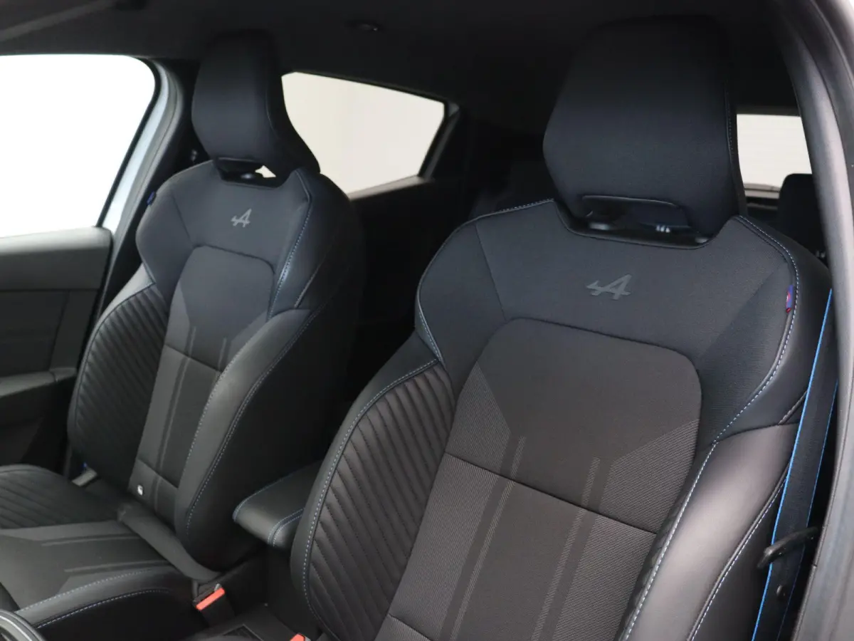 1.6 E-Tech Full Hybrid 145 esprit Alpine | Adaptive cruise control | Climate control | Sportstoelen | Apple carplay / Android auto | Achteruitrijcamera |