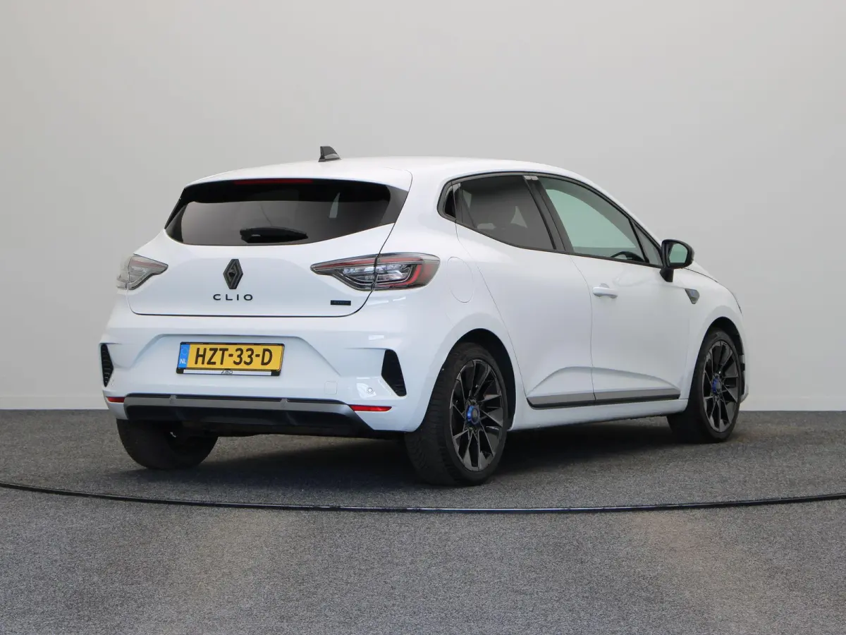 1.6 E-Tech Full Hybrid 145 esprit Alpine | Adaptive cruise control | Climate control | Sportstoelen | Apple carplay / Android auto | Achteruitrijcamera |