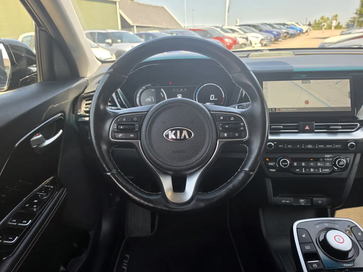 DynamicPlusLine 64 kWh | SOH 100% | 3 Fase laden | Schuif/kanteldak | Half Leder | Andriod Auto | Apple carplay |
