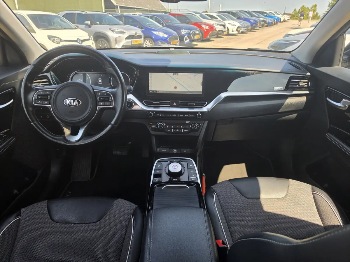 DynamicPlusLine 64 kWh | SOH 100% | 3 Fase laden | Schuif/kanteldak | Half Leder | Andriod Auto | Apple carplay |