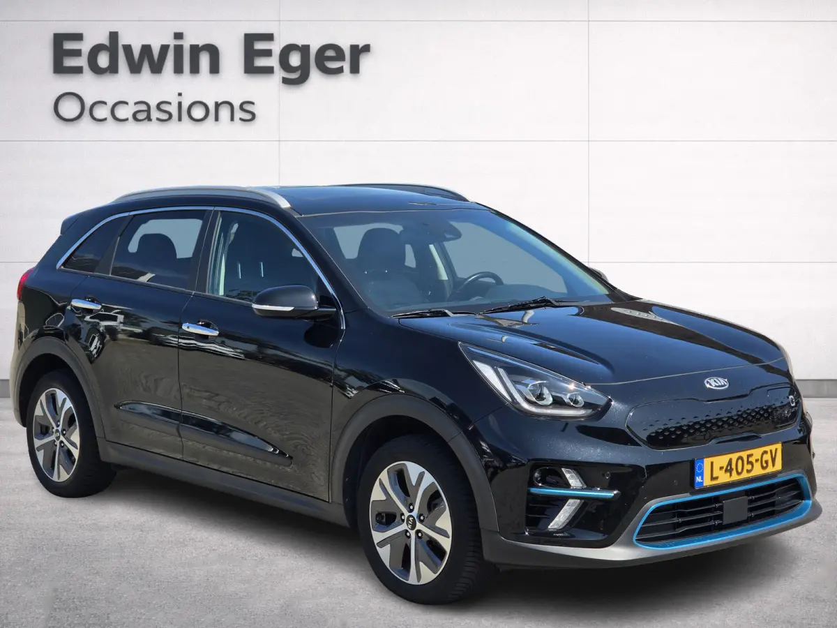 DynamicPlusLine 64 kWh | SOH 100% | 3 Fase laden | Schuif/kanteldak | Half Leder | Andriod Auto | Apple carplay |