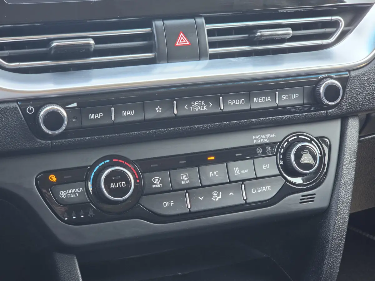 DynamicPlusLine 64 kWh | SOH 100% | 3 Fase laden | Schuif/kanteldak | Half Leder | Andriod Auto | Apple carplay |
