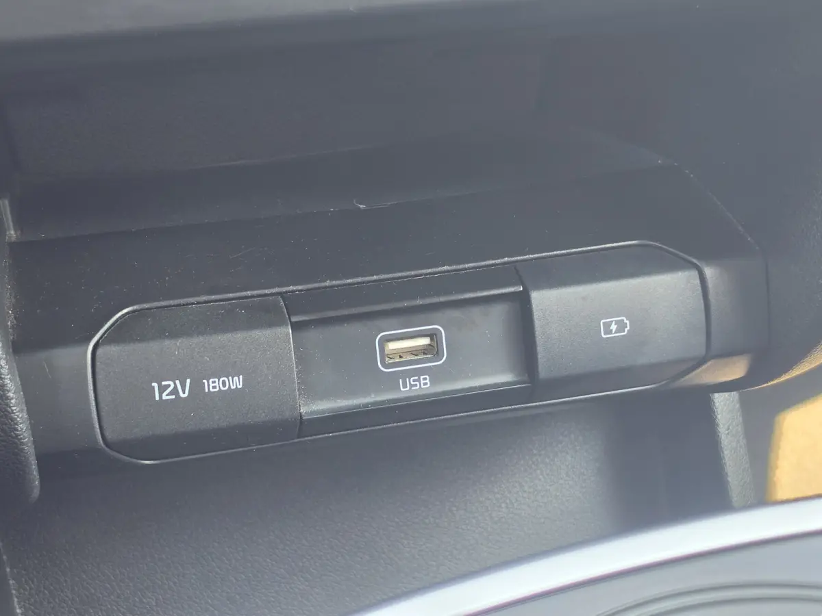 DynamicPlusLine 64 kWh | SOH 100% | 3 Fase laden | Schuif/kanteldak | Half Leder | Andriod Auto | Apple carplay |