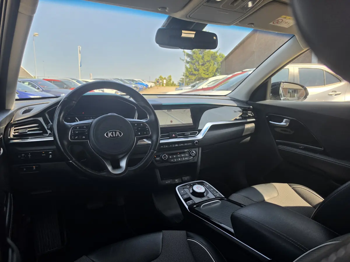 DynamicPlusLine 64 kWh | SOH 100% | 3 Fase laden | Schuif/kanteldak | Half Leder | Andriod Auto | Apple carplay |