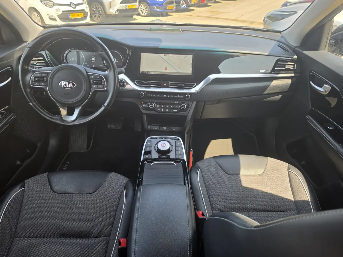 DynamicPlusLine 64 kWh | SOH 100% | 3 Fase laden | Schuif/kanteldak | Half Leder | Andriod Auto | Apple carplay |