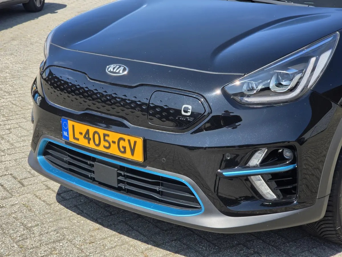 DynamicPlusLine 64 kWh | SOH 100% | 3 Fase laden | Schuif/kanteldak | Half Leder | Andriod Auto | Apple carplay |