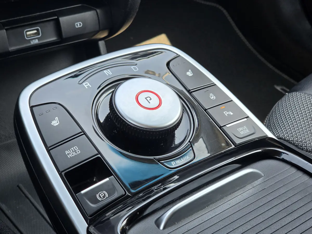 DynamicPlusLine 64 kWh | SOH 100% | 3 Fase laden | Schuif/kanteldak | Half Leder | Andriod Auto | Apple carplay |