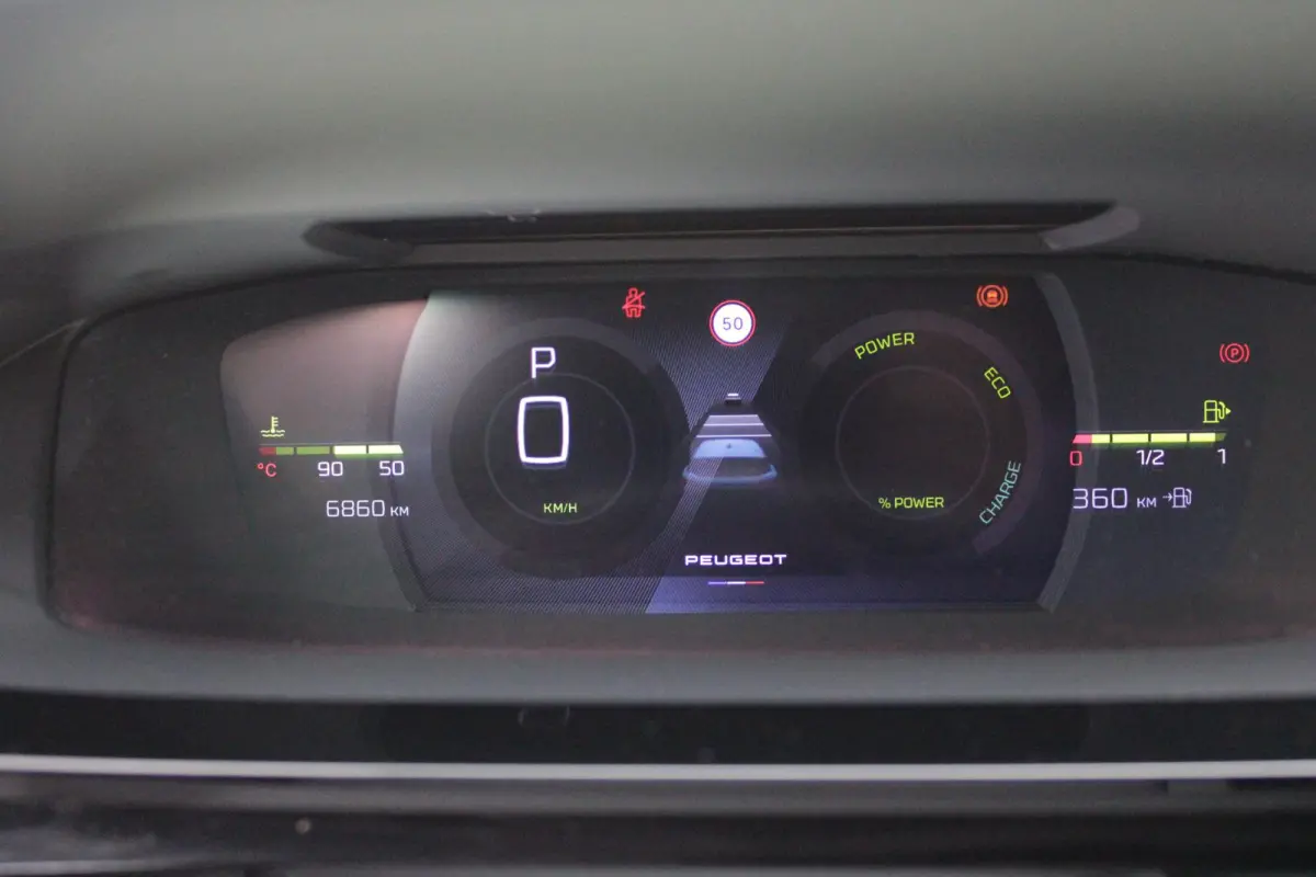 1.2 Hybrid 145PK AUTOMAAT GT PACK | PANORAMA SCHUIF/KANTEL DAK | AFNEEMBARE TREKHAAK | SENSATION PACK: FOCAL HIFI SYSTEM MET 10 SPEAKERS/DRAADLOZE TELEFOONLADER | 360 VISION & DRIVE ASSIST P