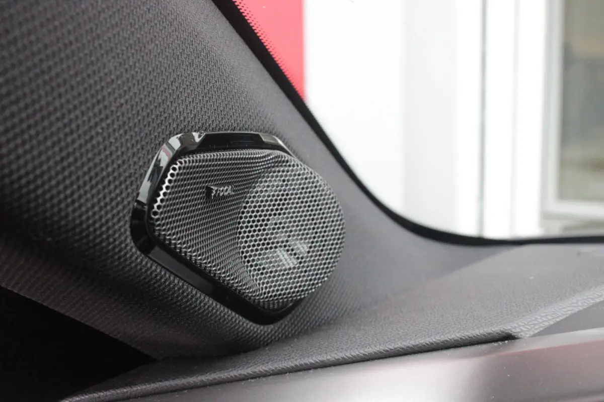 1.2 Hybrid 145PK AUTOMAAT GT PACK | PANORAMA SCHUIF/KANTEL DAK | AFNEEMBARE TREKHAAK | SENSATION PACK: FOCAL HIFI SYSTEM MET 10 SPEAKERS/DRAADLOZE TELEFOONLADER | 360 VISION & DRIVE ASSIST P