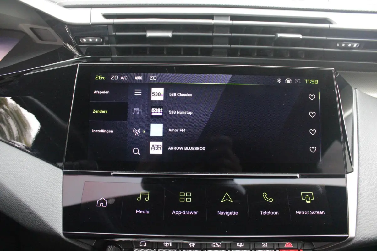1.2 Hybrid 145PK AUTOMAAT GT PACK | PANORAMA SCHUIF/KANTEL DAK | AFNEEMBARE TREKHAAK | SENSATION PACK: FOCAL HIFI SYSTEM MET 10 SPEAKERS/DRAADLOZE TELEFOONLADER | 360 VISION & DRIVE ASSIST P