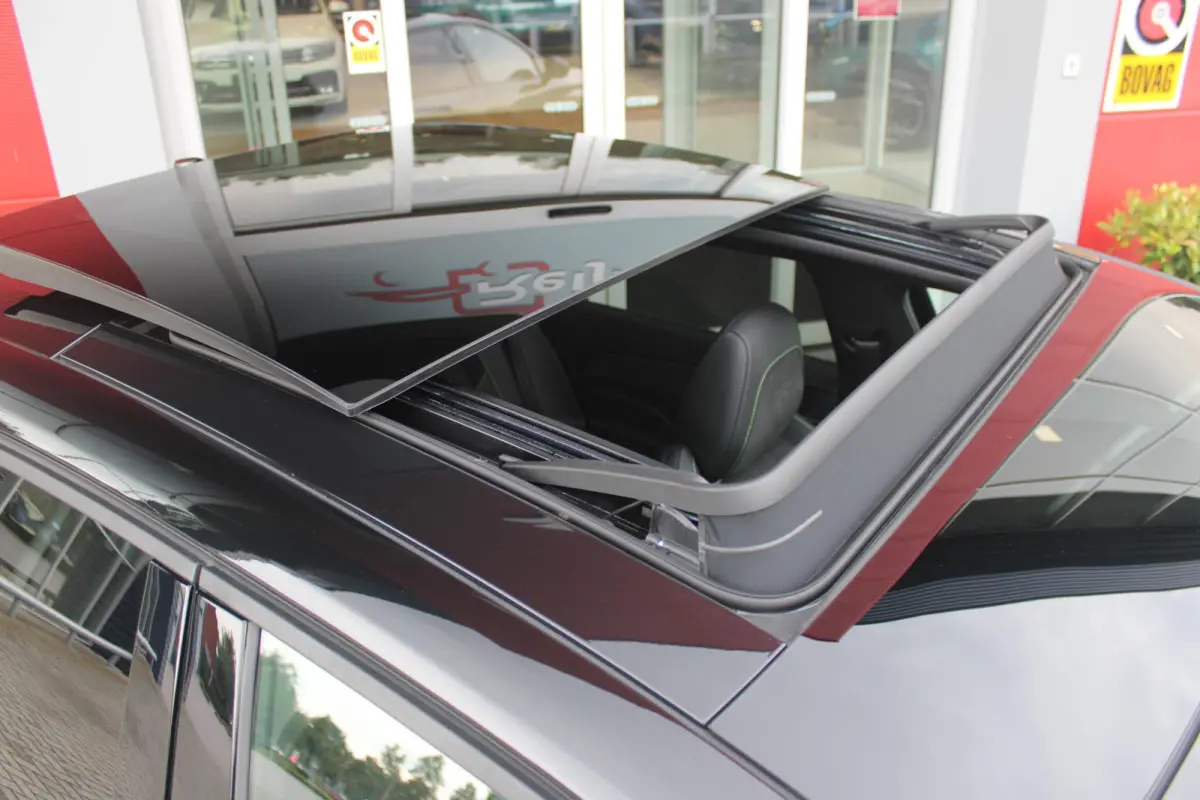 1.2 Hybrid 145PK AUTOMAAT GT PACK | PANORAMA SCHUIF/KANTEL DAK | AFNEEMBARE TREKHAAK | SENSATION PACK: FOCAL HIFI SYSTEM MET 10 SPEAKERS/DRAADLOZE TELEFOONLADER | 360 VISION & DRIVE ASSIST P