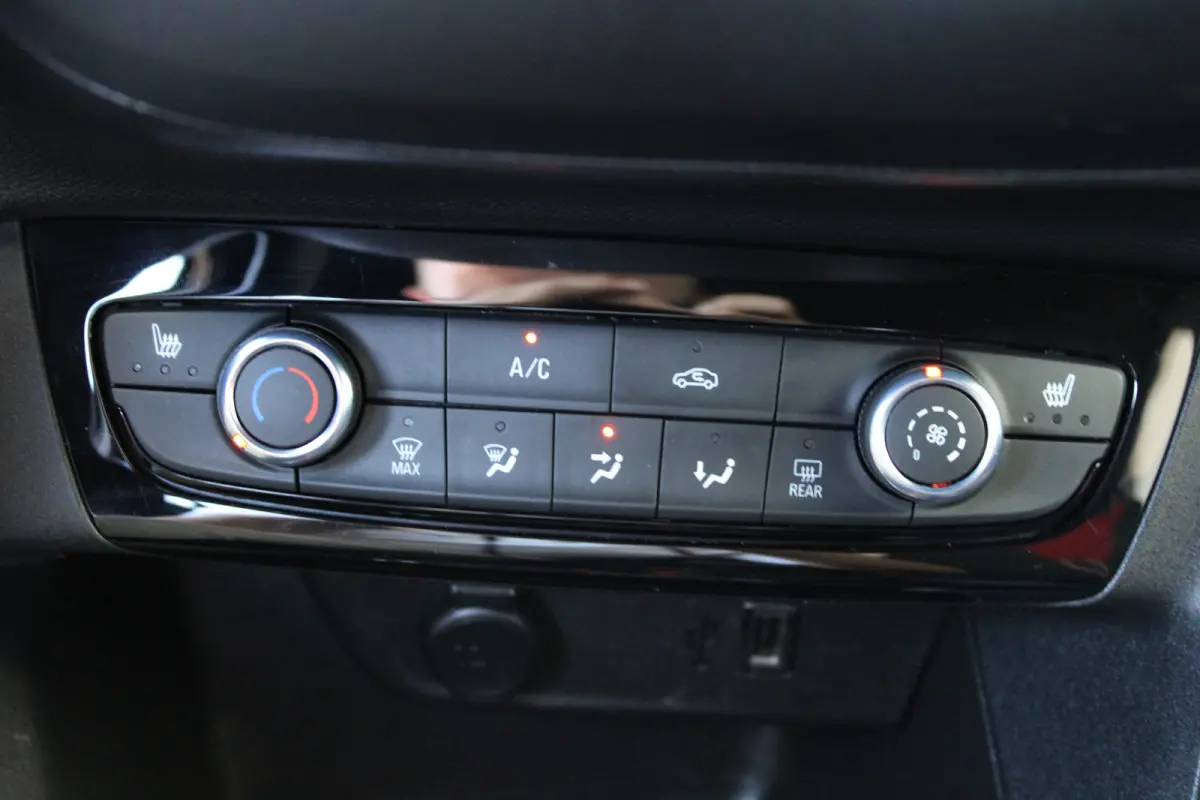 1.2 GS Line | Dodehoek-detectie | Keyless start & Keyless entry | Achterijcamera | Stoelverwarming |
