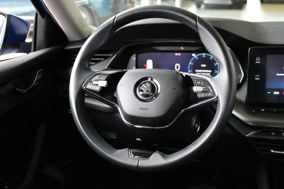 1.4 TSI iV PHEV Business Edition | Climate control | Parkeersensoren voor en achter | Keyless start |