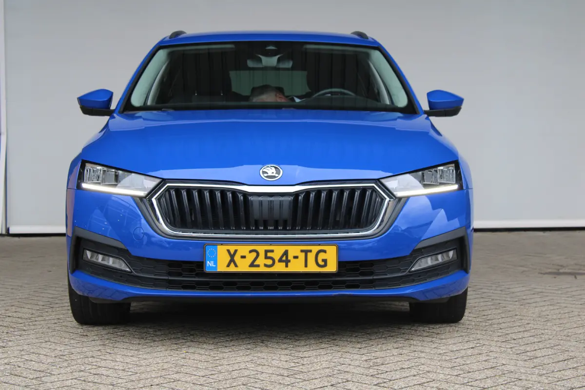 1.4 TSI iV PHEV Business Edition | Climate control | Parkeersensoren voor en achter | Keyless start |