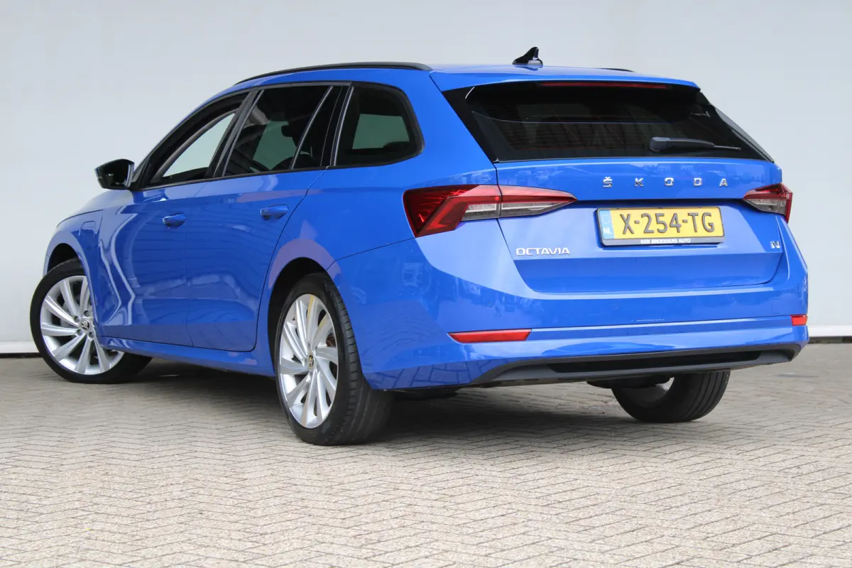 1.4 TSI iV PHEV Business Edition | Climate control | Parkeersensoren voor en achter | Keyless start |