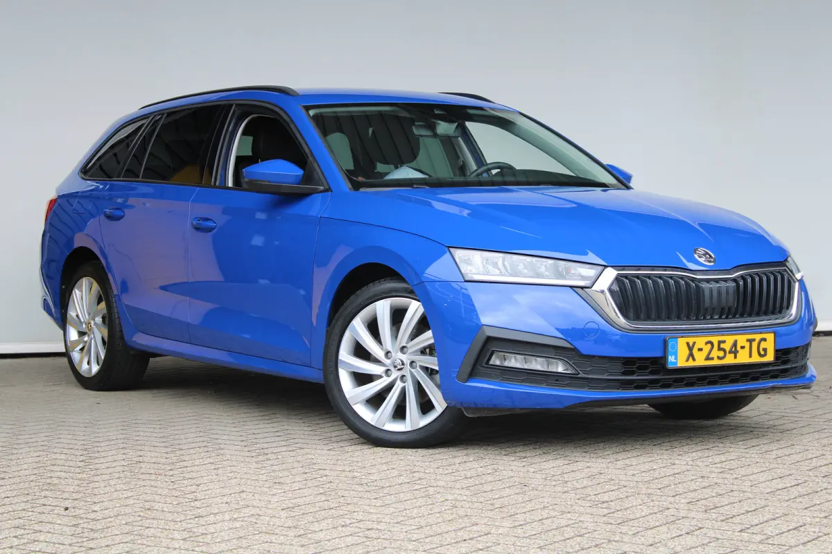 1.4 TSI iV PHEV Business Edition | Climate control | Parkeersensoren voor en achter | Keyless start |