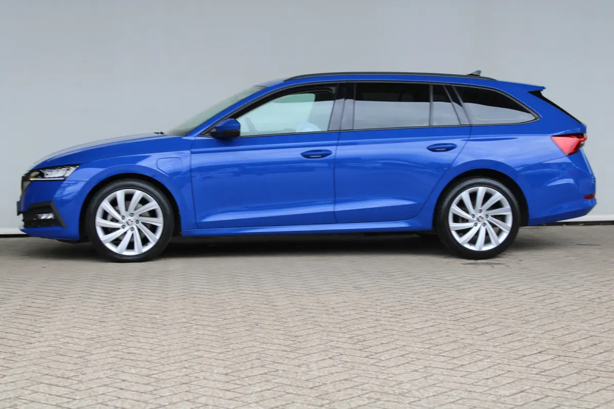 1.4 TSI iV PHEV Business Edition | Climate control | Parkeersensoren voor en achter | Keyless start |